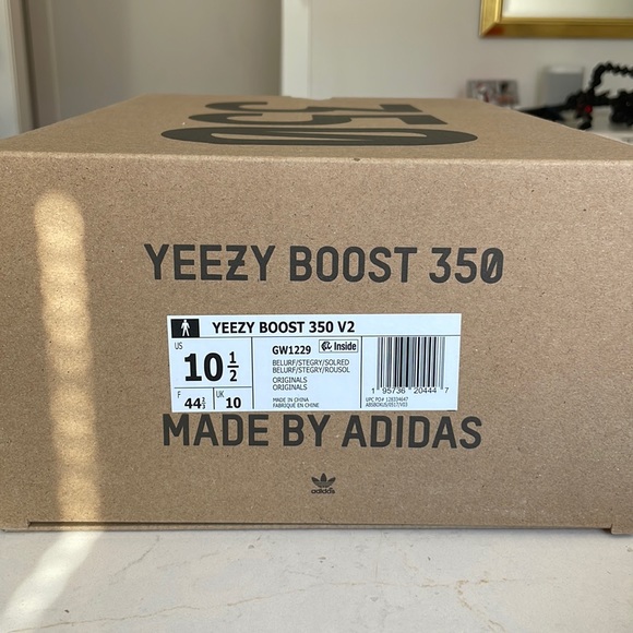 NWT Yeezy Boost 350 V2 (updated) - Picture 2 of 4
